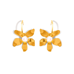 Pendientes de Moda con Diseño de Flor y Centro de Perla, en Acero Inoxidable 316L con Baño de Oro PVD - Product Image 2