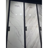 Carreaux de céramique gris blanc Carrara personnalisés, épais, résistants à l'usure, haut de gamme, pour mur de fond de télévision, plan de travail de cuisine, hôtel moderne, villa