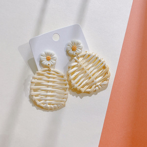 <span class=keywords><strong>Orecchini</strong></span> alla Moda Coreani con Fiori in <span class=keywords><strong>Argilla</strong></span> <span class=keywords><strong>Polimerica</strong></span> Fatti a Mano, Graziosi e Delicati per Donne e Ragazze - Product Image 4
