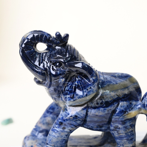 Nouveauté : Pierre de guérison en cristal de haute qualité, sculptée à la main, représentant une mère éléphant et son bébé - Product Image 4