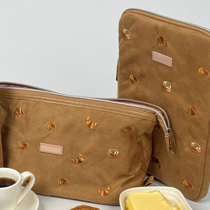 Bolsa de Maquillaje de Gamuza Marrón con Bordado Personalizado de Croissant <span class=keywords><strong>Club</strong></span> - Product Image 2