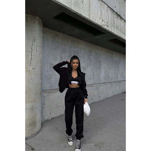 Ensemble de costume noir pour femme avec détails zippés - Product Image 3