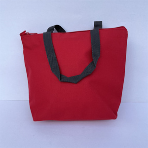 Bolsa <span class=keywords><strong>de</strong></span> compras <span class=keywords><strong>de</strong></span> poliéster impermeable reutilizable Oxford 600D <span class=keywords><strong>de</strong></span> <span class=keywords><strong>tela</strong></span> <span class=keywords><strong>con</strong></span> logotipo personalizado, bolsa pequeña roja para almuerzo por sublimación <span class=keywords><strong>con</strong></span> cremallera - Product Image 6
