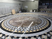 Revêtement de sol arabe Majlis Carrelage à jet d'eau Médaillon en marbre Motifs de pierre d'Afrique Médaillon de foyer Tapis en pierre