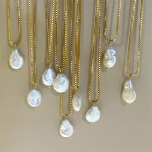 Collier avec pendentif chaîne en acier inoxydable plaqué or avec perle d'eau douce baroque naturelle simple pour femmes