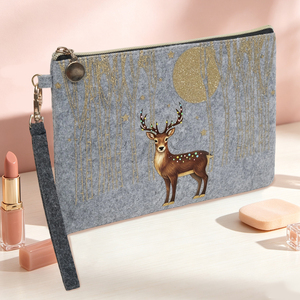 Bolsa de Maquillaje Navideña Estética con Diseño de Ciervo Dorado, Bolsa de Aseo Ecológica de Fieltro para Regalos de Fiesta Navideña, Personalizable - Product Image 6