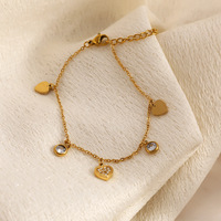 Bracelet hypoallergénique étanche plaqué or 18 carats avec breloques multiples et pendentif cœur en zircon délicat pour femme – Idéal comme cadeau