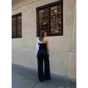 ชุดเสื้อเชิ้ตสีดำสำหรับผู้หญิง ทรงเข้ารูป คอปกสีขาว แขนยาว พร้อมกางเกงขายาวทรงกว้าง ชุดแฟชั่น - Product Image 3