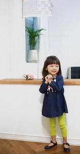 Vêtements pour enfants en gros, ensemble de 2 pièces, t-shirt à manches longues décontracté avec pantalon pour filles, fabriqué en Chine - Product Image 3