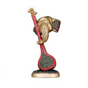 Idole de Saraswati Ganesha en laiton, pièce de décoration ethnique avec travail Meenakari, Ganesha avec instrument de musique - Product Image 1