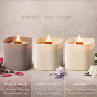 Ensemble cadeau de 3 bougies parfumées en cire de soja dans des pots carrés en céramique mate avec mèche en bois crépitante, senteurs Rose, Oud, Gardénia, pour l'arôme de la maison