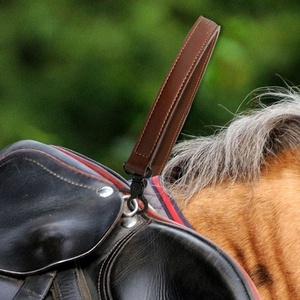 Correa de sillín de caballo personalizada Horshi, regalo para principiantes, correa de agarre de caballo para sillines ingleses, cuero personalizado - Product Image 6