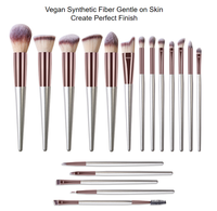 Ensemble de 18 pinceaux de maquillage en fibres synthétiques, poils artificiels doux et vegan, manche en bois, pinceaux pour le visage et les yeux, étiquette privée personnalisée