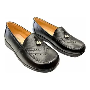 Scarpe Basse da Donna Angelina in Vera Pelle, Punta Tonda, Slip-On, Stile Autunnale, Nere con Decorazione a Fibbia - Product Image 4