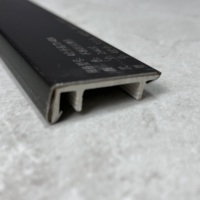 Plinthe murale en acier inoxydable minimaliste à joint invisible, moulure de base en métal