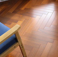 Plancher en bois dur de teck brésilien haut de gamme avec revêtement UV, classement de surface ABC, carreaux de sol à motif en chevrons