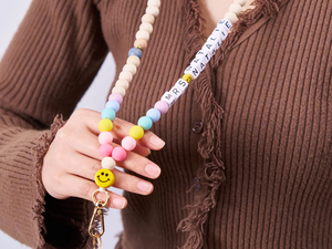 Lanière personnalisée avec perles, lanière à lettres en acrylique, motif léopard, porte-clés en perles de bois - Product Image 5