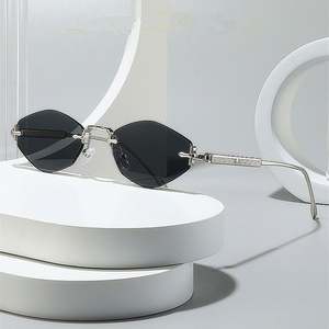 Lunettes de soleil polygonales à monture fine en métal pour hommes et femmes, avec logo personnalisé, protection UV400, collection 2025 - Product Image 1