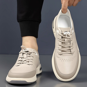 Chaussures décontractées pour hommes, respirantes, à enfiler, de style sportif, bout rond, dessus synthétique, semelle en caoutchouc, blanches - Product Image 3