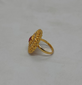 Anillo de Cristal Rojo Rubí Redondo Ornamentado, Chapado en Oro, Halo Concéntrico, Circonita Cúbica, Anillo de Joyería Étnica de Moda al por Mayor - Product Image 4