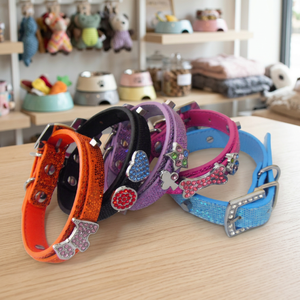Elegante Collar Rosa de PU para Perro con Decoración de Remaches, Cierre de Hebilla Duradero, Collar de Entrenamiento para Perros para Todas las Estaciones - Product Image 3