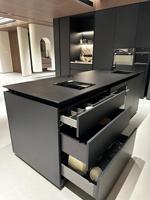 Cuisine moderne sur mesure en bois massif avec îlot en marbre, comptoir de rangement de qualité supérieure pour les cuisines de luxe