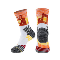 Chaussettes de sport respirantes douces de haute qualité, chaussettes de basket-ball athlétiques personnalisées avec coussinets en tissu éponge pour hommes