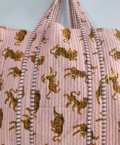 Acolchado Artista Boho Weekender Bag 100% Algodón Yoga Beach Tote con Handprint Floral Animal Print Ecológico Diseño sostenible - Product Image 3