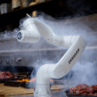 Robot collaboratif Doosan Robotics E0509 de qualité alimentaire pour la cuisine des restaurants, bras de cuisson
