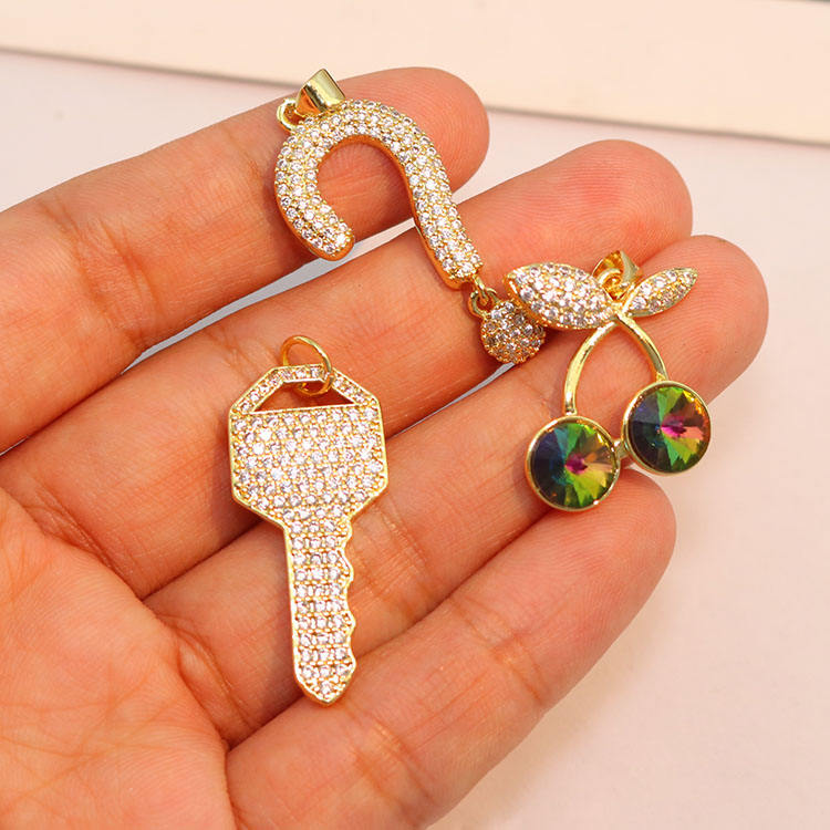 CZ8897 Unique Style 18k Gold Plated Crystal CZ Charm Pendant