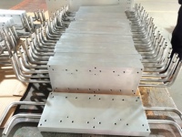 Production professionnelle de radiateurs en plaques d'alliage d'aluminium sur mesure et de robinets en acier inoxydable