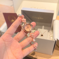 Montre à aiguilles en alliage Camélia pour femme, luxe léger, mode de niche, quartz nacre, résistante à l'eau 30M
