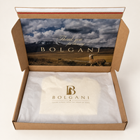 Boîte d'expédition certifiée Cailyn pour vêtements et articles en fourrure - Dossiers personnalisés avec estampage à chaud doré, revêtement UV et impression de logo en relief