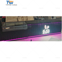 Led moderne personnalisé à prix d'usine en forme de L couleur noire comptoir de bar de restaurant de café d'hôtel avec affichage en verre de réfrigérateur
