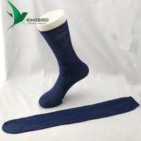 100% chaussettes habillées pour hommes en polyester durable jetable en vol respirant tissé pied anti-dérapant motif à pois