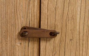 <span class=keywords><strong>Armoire</strong></span> à 2 portes d'inspiration vintage faite à la main à partir de planches de pin vieilli, <span class=keywords><strong>idéale</strong></span> pour le rangement quotidien avec une touche de nostalgie - Product Image 4