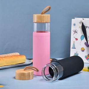 Botella de Agua de Vidrio Portátil Personalizada al por Mayor de Alta Calidad con Funda de Silicona y Tapa de Bambú - Product Image 3