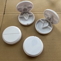 Boîte à pilules en plastique de pharmacie promotionnelle personnalisée en gros Mini coupe-pilule rond en plastique