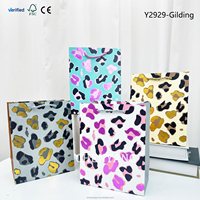 Sac cadeau en papier de luxe noir ivoire avec poignée découpée, pochette pour cartes, artisanat gaufré, estampage bougies, robes, fleurs