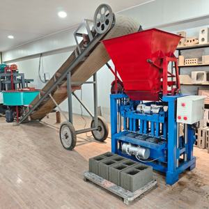 Machine à fabriquer des briques préfabriquées QT4-35, formuleuse de blocs polyvalente <span class=keywords><strong>pour</strong></span> les couvercles de puits, les bordures et les dalles de pavage - Product Image 4