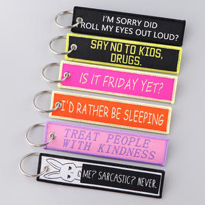 Porte-clés en tissu personnalisé avec logo et slogan d'avertissement, double face, coloré, tissé – Votre design, votre marque, pour une approvisionnement mondial. - Product Image 5