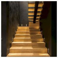Ensemble complet d'escalier droit minimaliste Prima en acier thermolaqué pour la rénovation intérieure des bureaux commerciaux