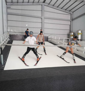 Fabricant personnalisé avec des gymnases automatiques à double moteur Équipement de simulation de ski sans fin Piste de ski sans fin - Product Image 2