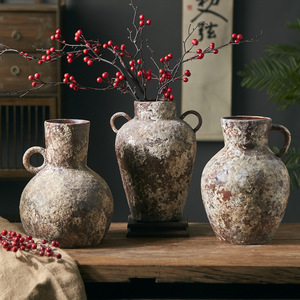 Vase à fleurs en terre cuite fait à la main poignée Vase en céramique vintage Vase Antique rustique finition mate pour <span class=keywords><strong>bureau</strong></span> à domicile <span class=keywords><strong>Resto</strong></span> Café Décor - Product Image 1