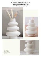 R40 Einfache Vintage Nordic Modern Flower Kunststoff Nordic Standing Flower Kunststoff Vase mit künstlichen Pflanzen für Home Decor