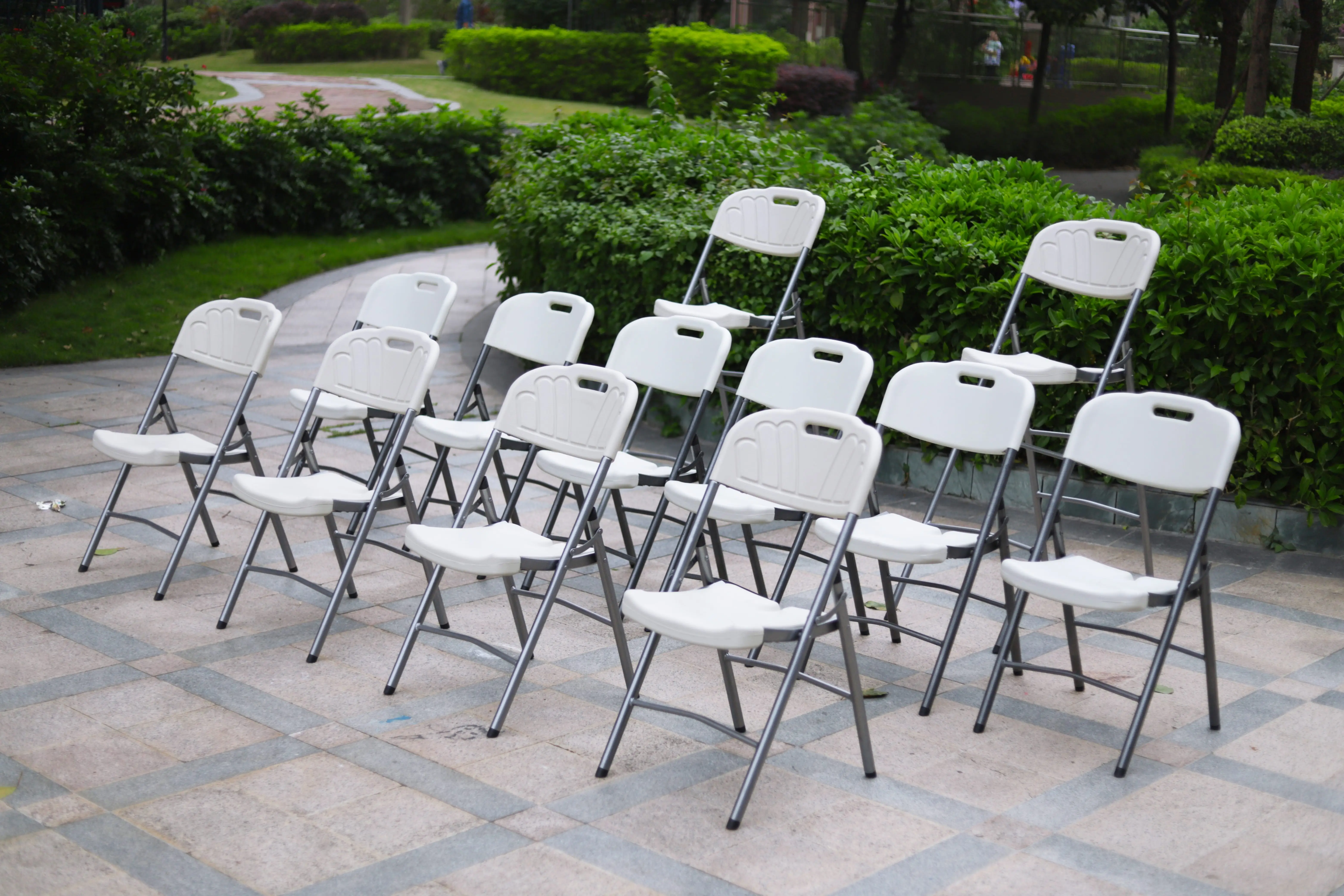 Heavy-Duty White HDPE Silla Plegable Plastic Folding Chair Metal Frame Cheap Factory Outdoor Events Weddings Dining Park Use