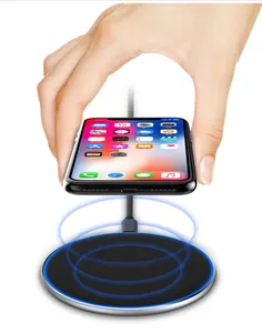 Özel kablosuz şarj aleti pedi taşınabilir cep telefonu hızlı kablosuz telefon şarj 10w hızlı şarj aleti pedi 50 renk kutusu OEM Qi RG 1 X USB