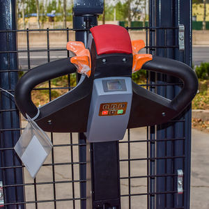 नया 1.5-टन इलेक्ट्रिक स्टेकर, फोल्डिंग प्लेटफॉर्म के साथ स्टैंड-ऑन स्टेकर और 5-मीटर लिफ्ट ऊंचाई. स्रोत निर्माता - Product Image 6