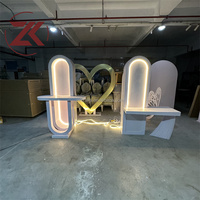 ZKAI Décoration de fête de luxe personnalisée, support de toile de fond en PVC avec éclairage LED, table de présentation de bijoux en acrylique blanc pour mariage