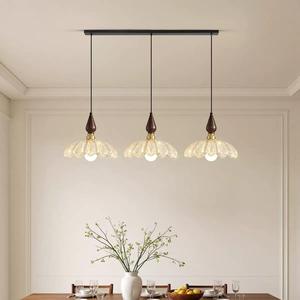 Lustre suspendu moderne en acrylique avec abat-jour en forme de fleur, base en laiton, LED blanc froid 6000K Ra90 IP54 pour salon - Product Image 1